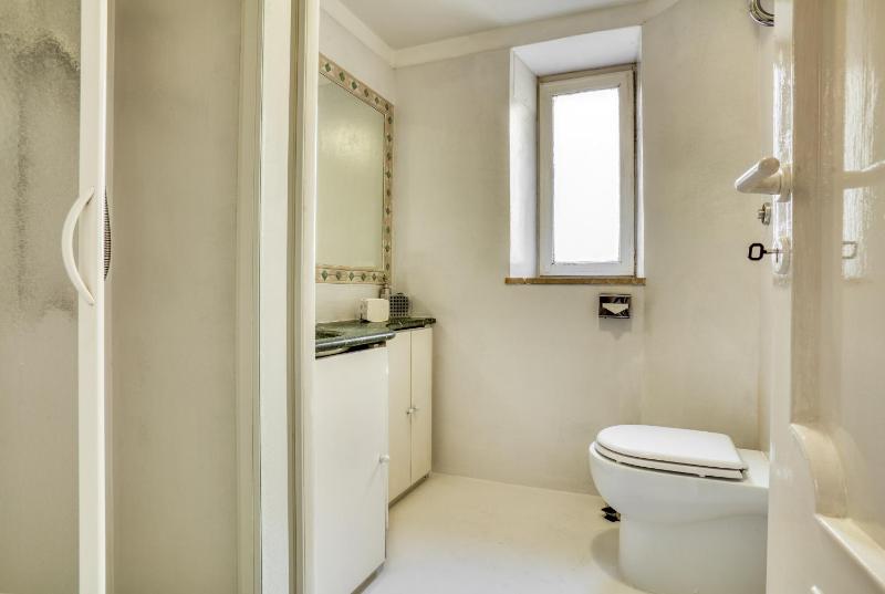 Single Room image 4
