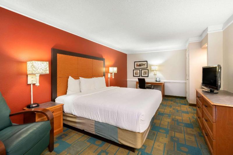 King Room image 3