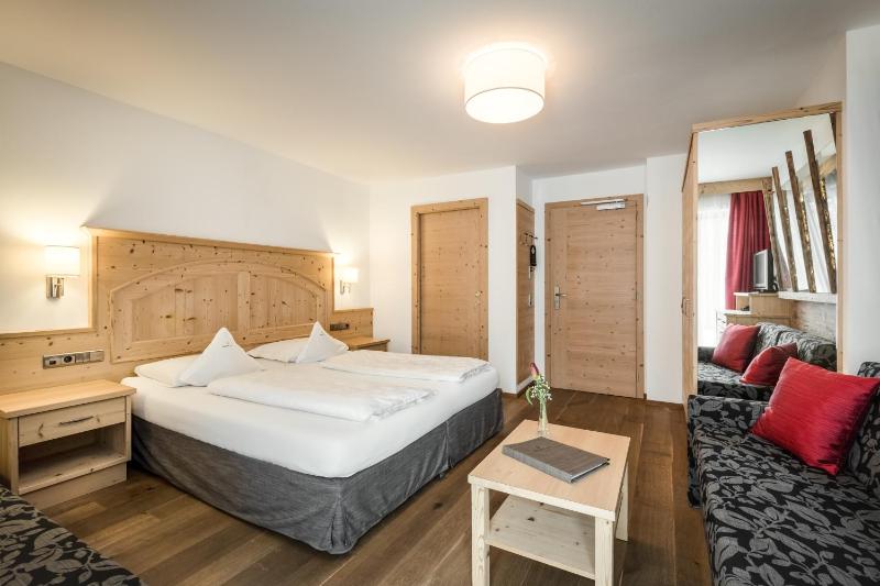 Superior Double Room image 1
