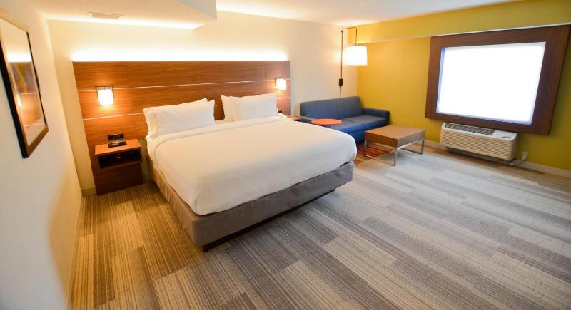 King Suite with Sofa Bed image 3