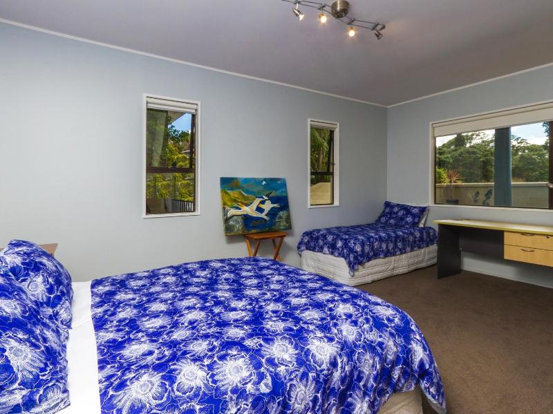Beachside Holiday - Castor Bay Holiday Apartment - image 9