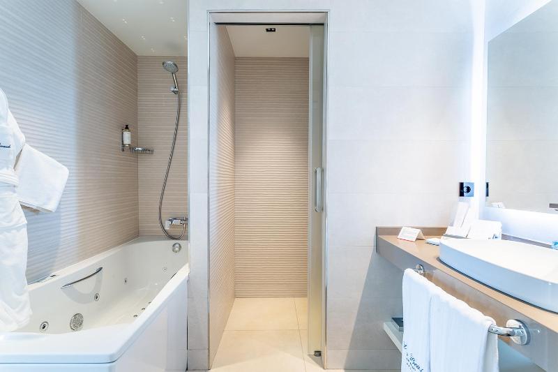 Junior Suite with Garden View (2 Adults + 1 Child) Spa Access included image 2
