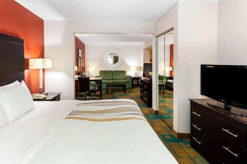 Executive King Room image 3