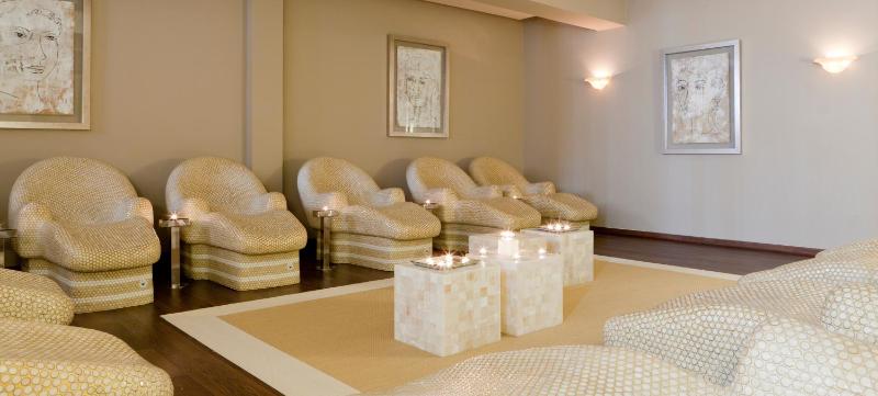 Twin Room with Spa Access image 2