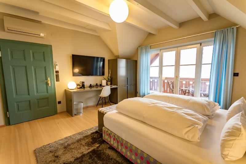 Superior Double Room image 4