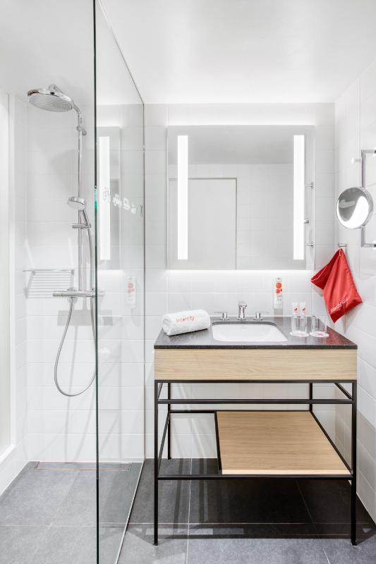 Business Double Room - Public Transport Ticket Included image 1