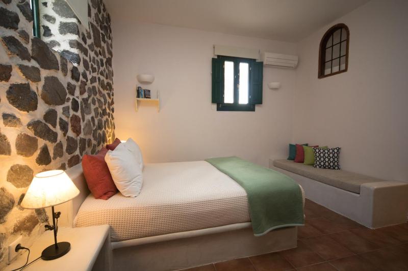 Budget Semi-Basement Double Room image 3