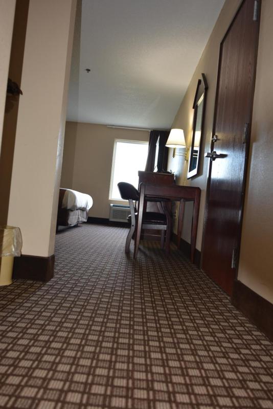 King Room with Roll-In Shower - Disability Access image 1