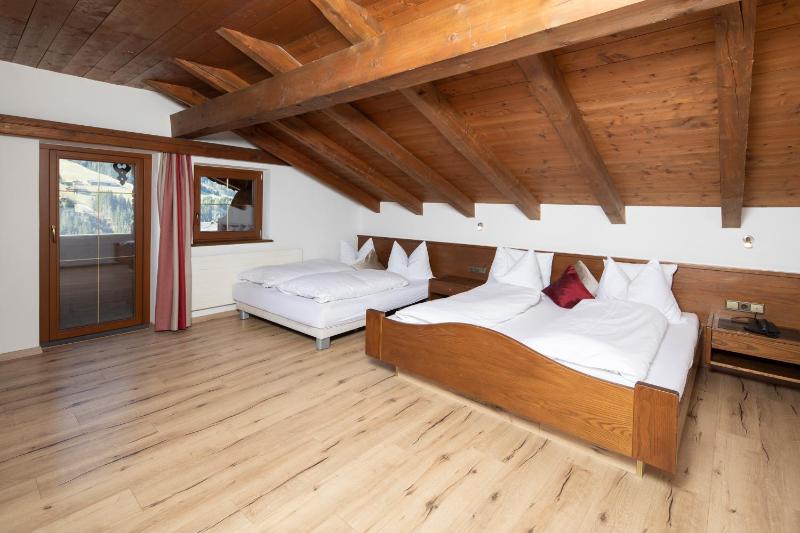 Quadruple Room image 1