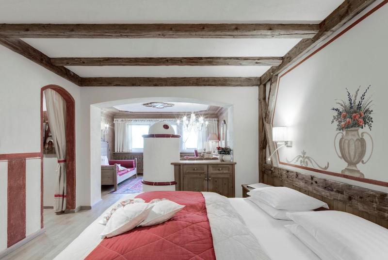 Romantic Double Room with Mountain View image 3