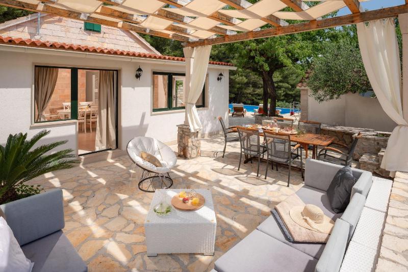 Luxury Villa Zlatni Rat with Pool Near Zlatni Rat Beach Bol - image 14