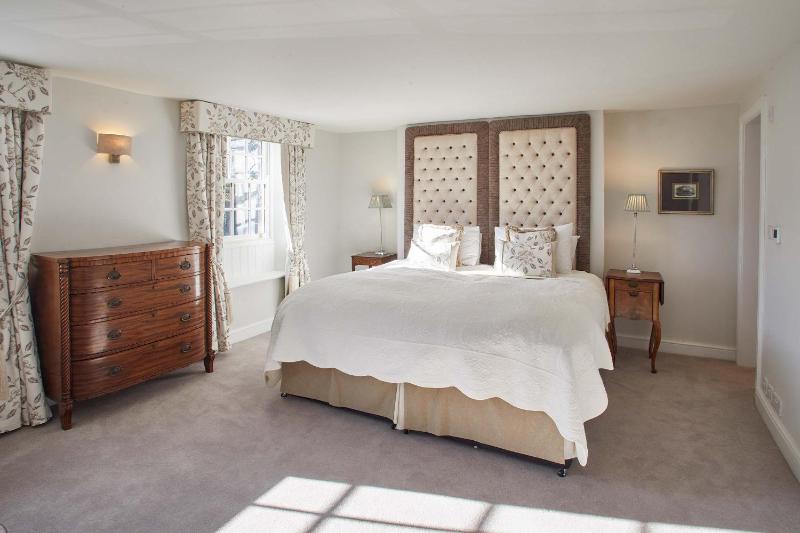Host & Stay | Tithe Cottage - image 9