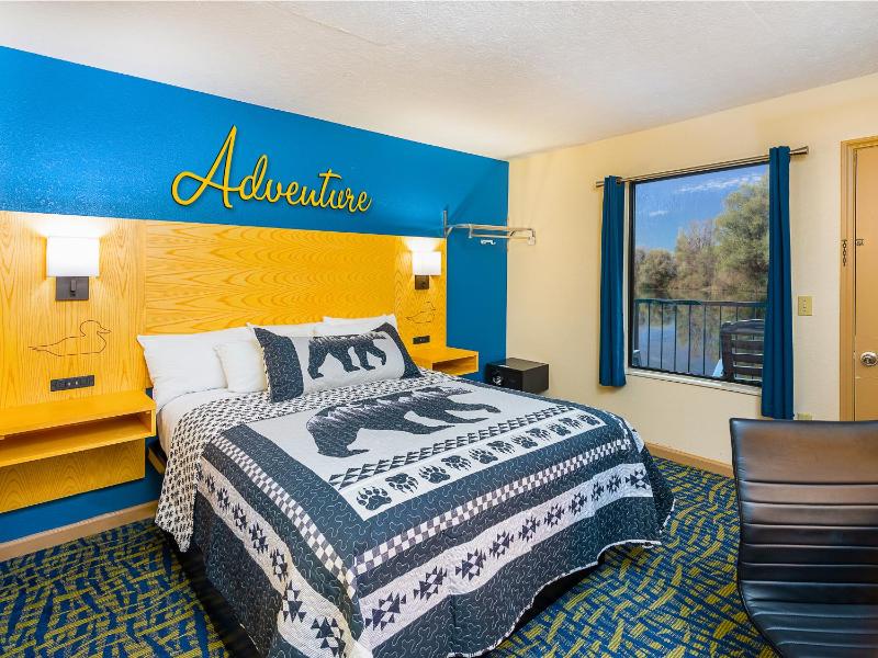 Queen Room with Two Queen Beds and Balcony image 3