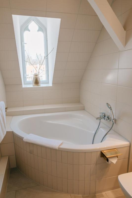 Deluxe Double Room with Bath image 2