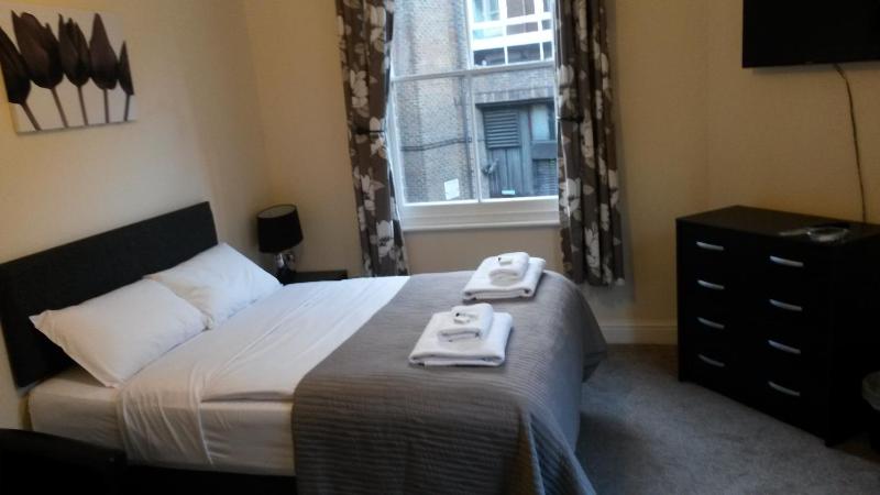 Double Room with Private Bathroom image 1