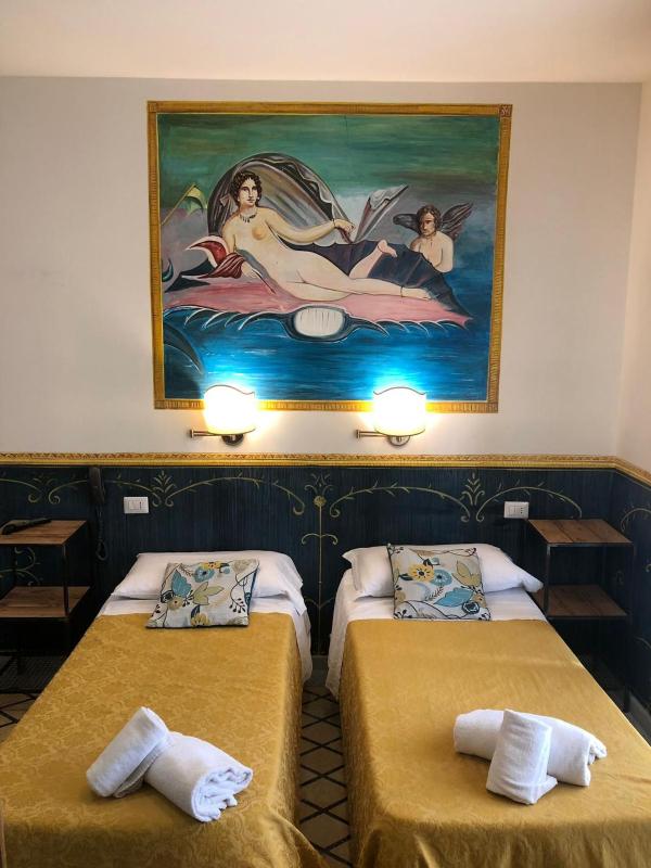 Twin Room image 1