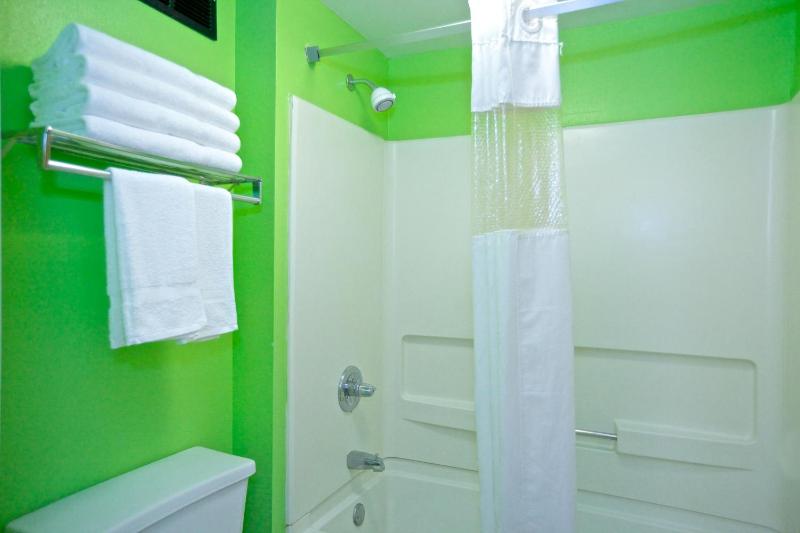 Double Room with Two Double Beds - Smoking image 2