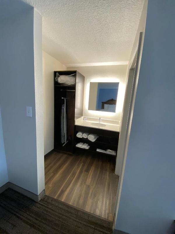 Two Queen Beds Kitchenette Suite - Non-Smoking image 2