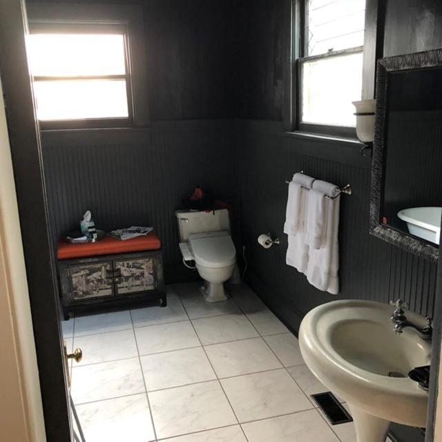 Deluxe King Room image 2