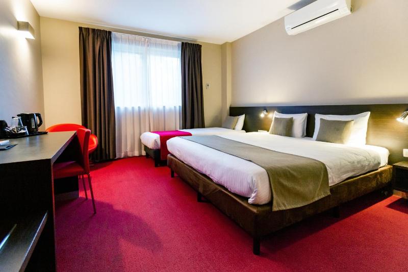 Classic Double or Twin Room image 3