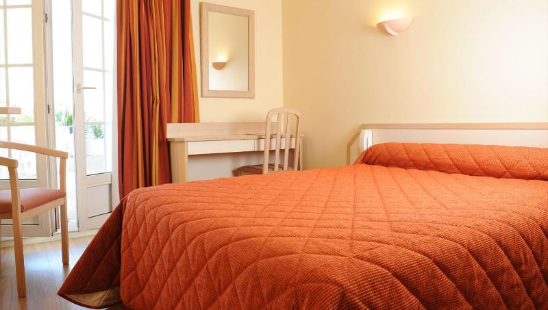 Double Room with Balcony image 1