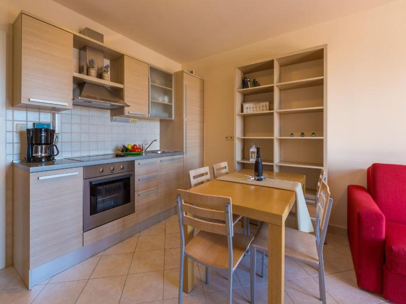 Two-Bedroom Apartment with Garden View image 2