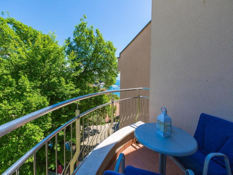 Two-Bedroom Apartment with Garden View image 4