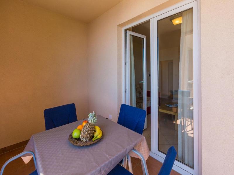 One-Bedroom Apartment with Sea View image 4