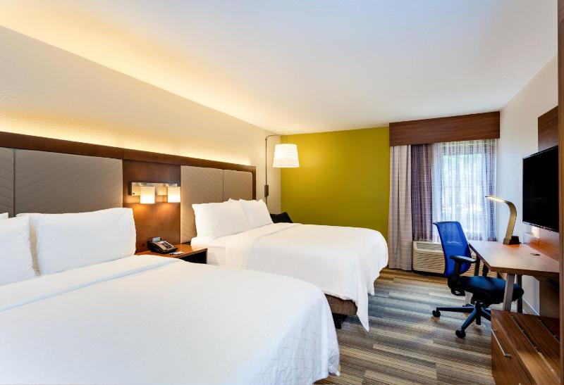 Standard Room with Two Queen Beds image 2