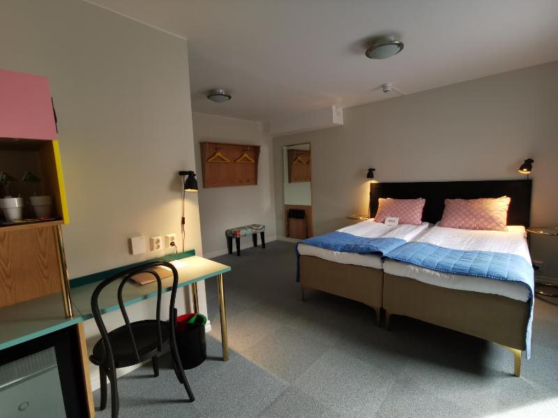 Superior Twin Room image 2