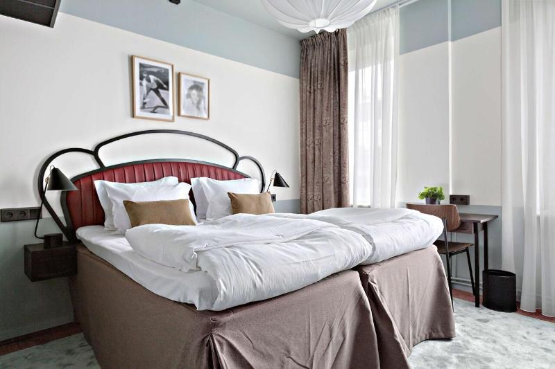 Standard Twin Room image 1