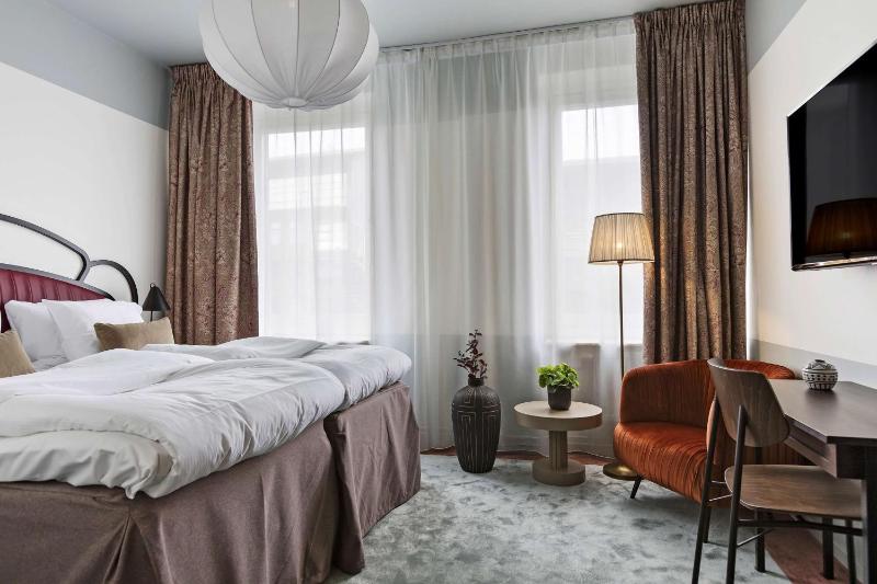 Standard Twin Room image 3