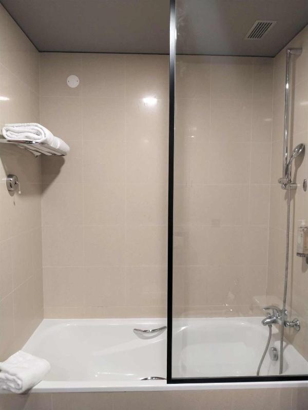 Double Room image 4