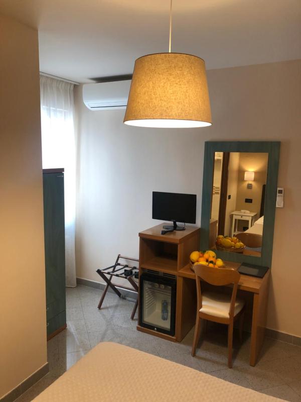 Single Room image 4