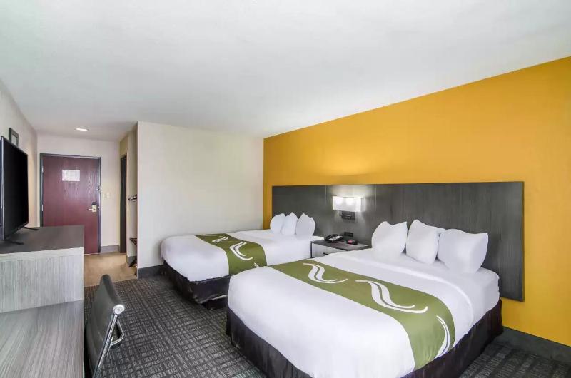 Double Room with Two Double Beds - Smoking image 2