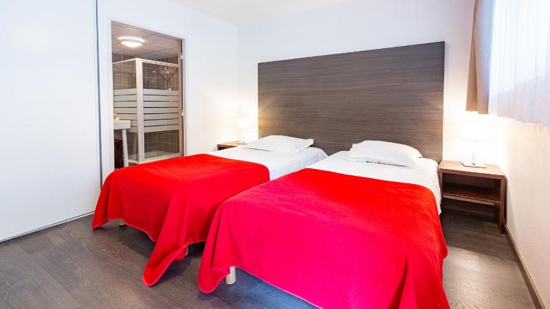 One-Bedroom Apartment (4 Adults) with Polder View image 4