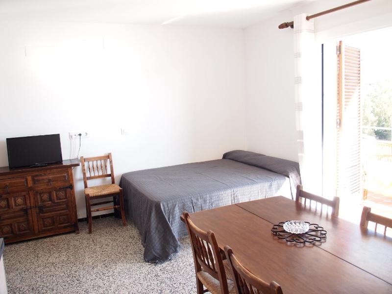One-Bedroom Apartment image 2