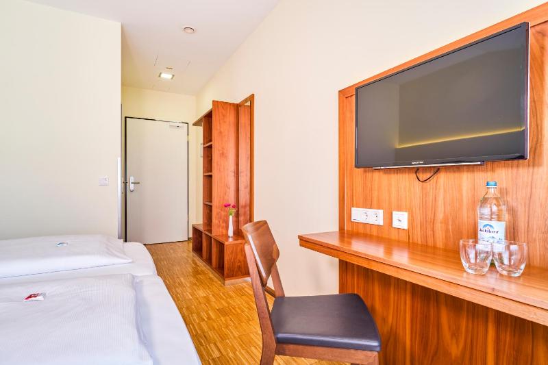 Double Room image 2