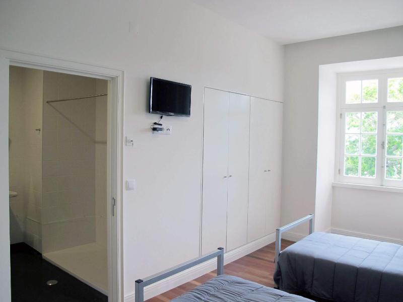 Triple Room with Private Bathroom image 3