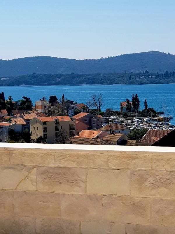 Apartment with Sea View image 2