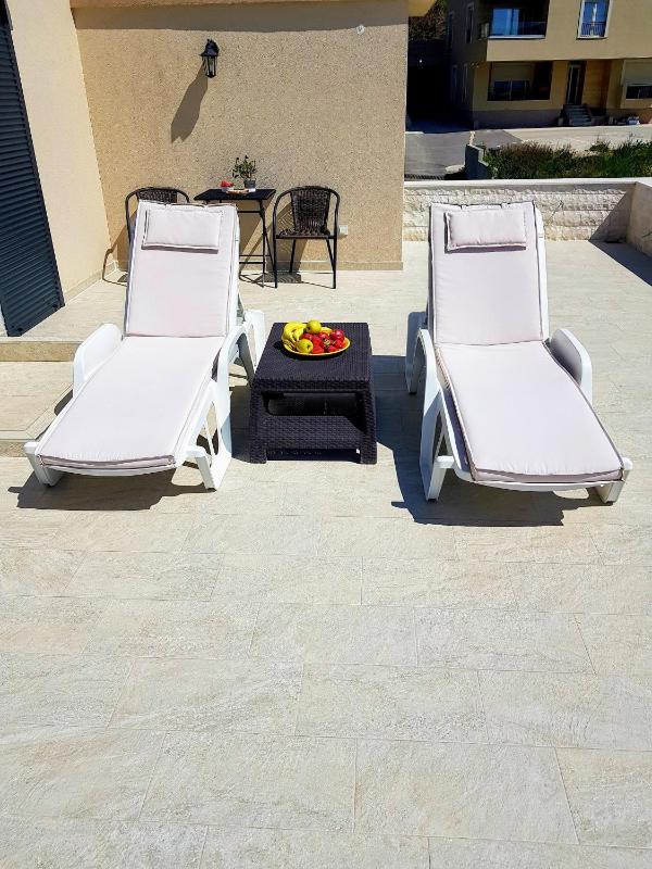 One-Bedroom Apartment image 3