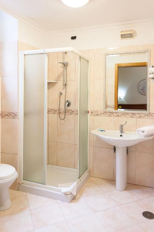 Single Room image 4