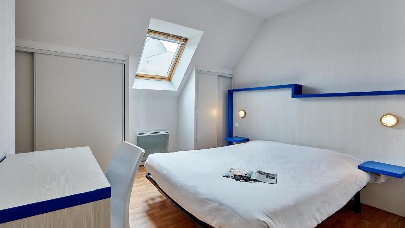 House (4 Adults) image 3