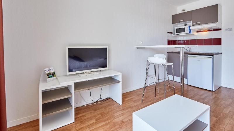Studio (2 Adults) image 4