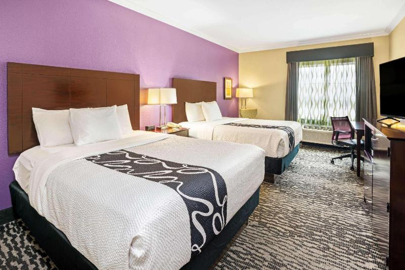 Deluxe Queen Room with Two Queen Beds image 2
