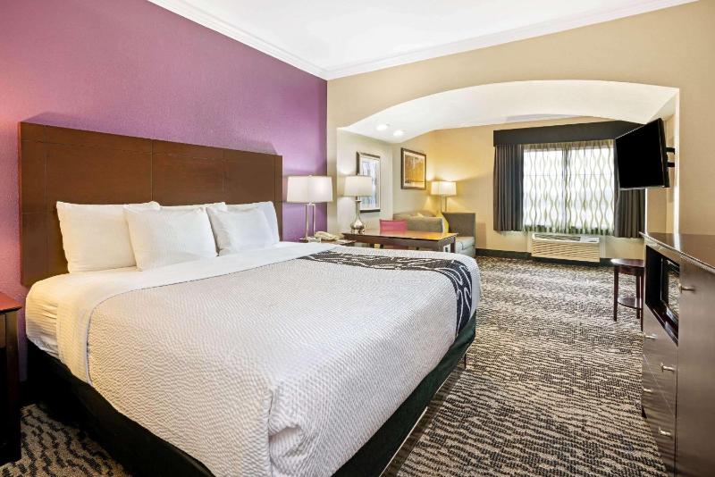 Executive King Room image 4