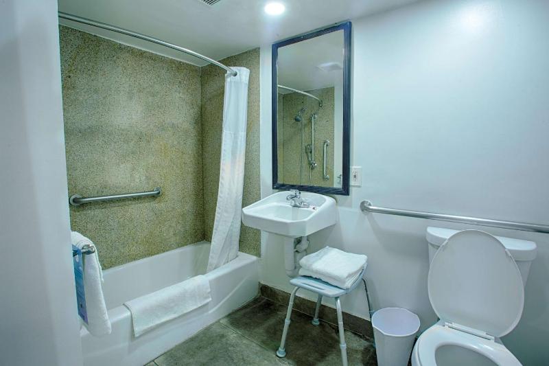 Single Room - Disability Access image 1