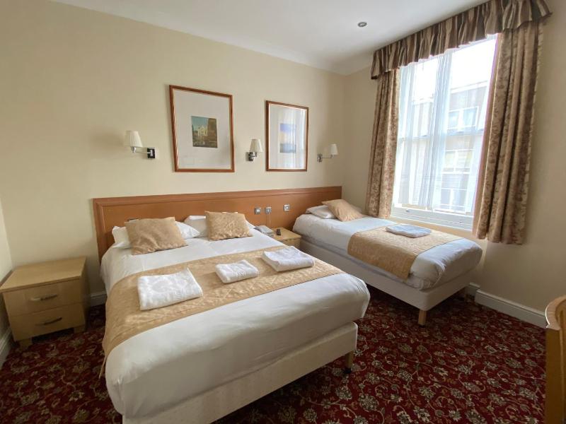 Triple Room image 3