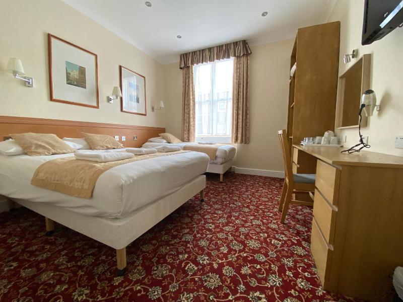 Triple Room image 2