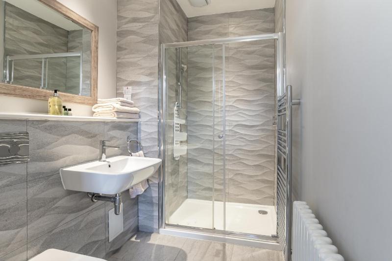 One-Bedroom Suite - 1 image 3